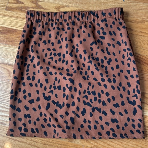 Coffee leopard print mini skirt - Picture 2 of 2